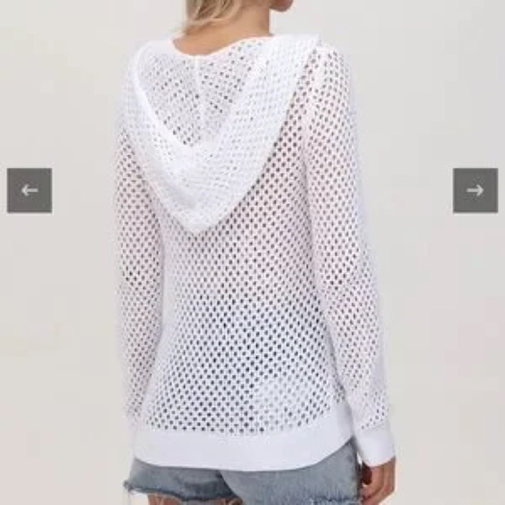 Belle beach Women's White Hooded Sweater M